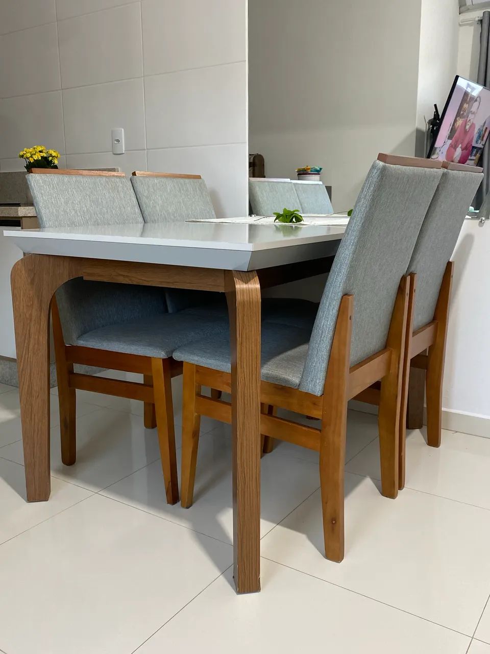 Vendo mesa e cadeiras  - Foto 2