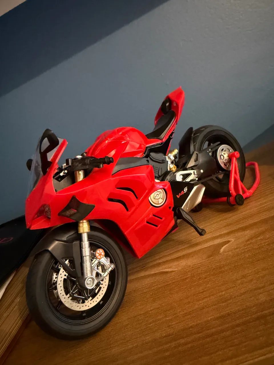 miniatura ducati panigale v4r
