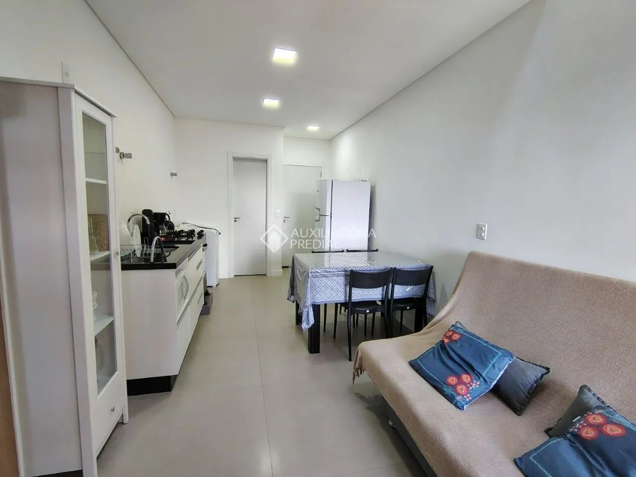 Apartamento 01 dormitório próximo ao mar e ao Sapiens Park - Foto 2