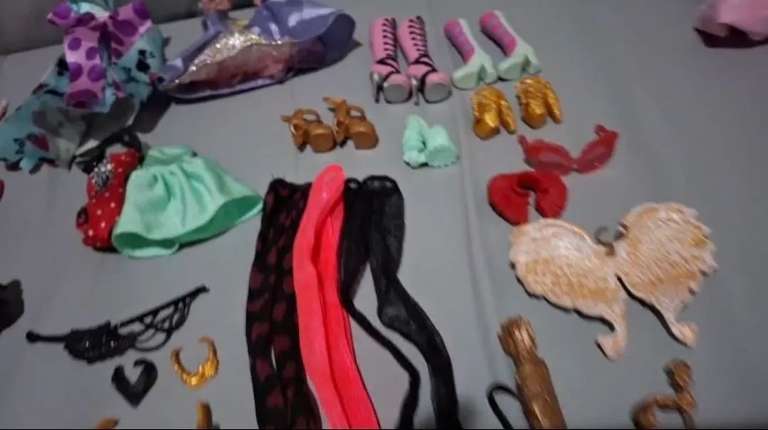 MONSTER HIGH, EVER AFTER HIGH, WINX E BRATZ (kit de roupas, acessórios e sapatos)  - Foto 2