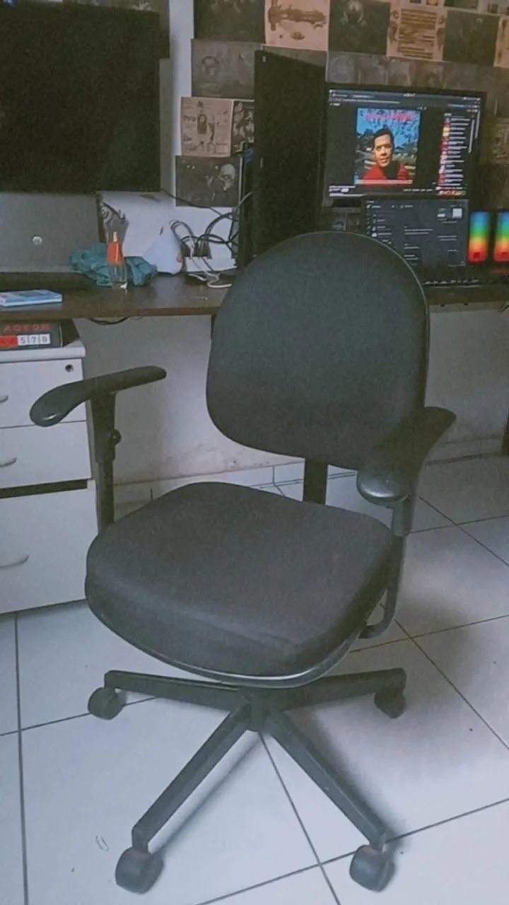 Office chair in excellent condition!