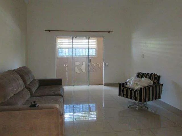 Casa Residencial à Venda  Espaçosa e Bem Localizada