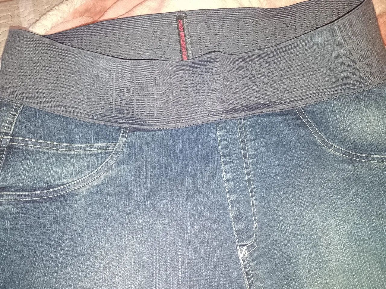 Duas calça jeans feminina com laikra 
