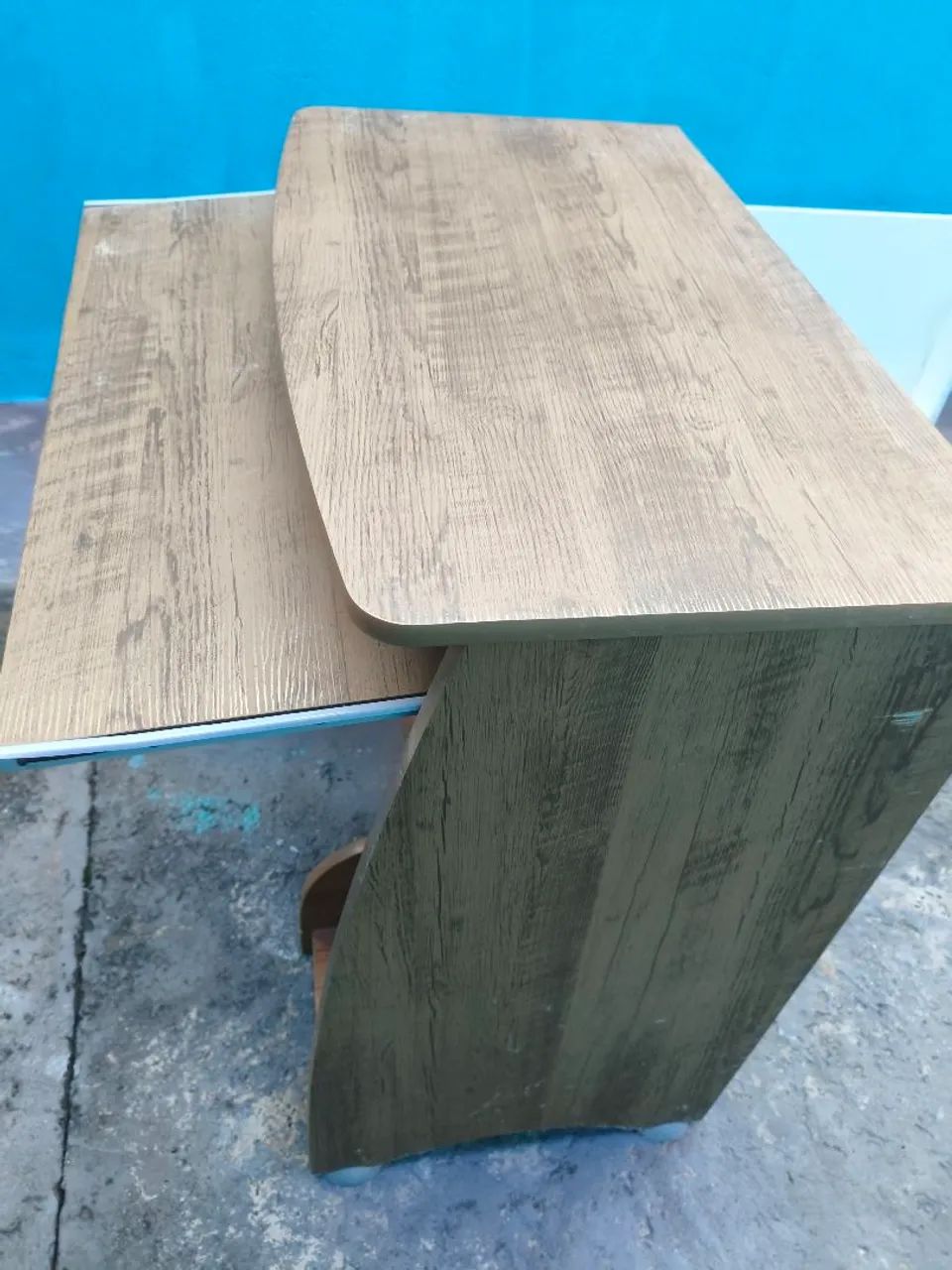 Mesa de computador pequena 