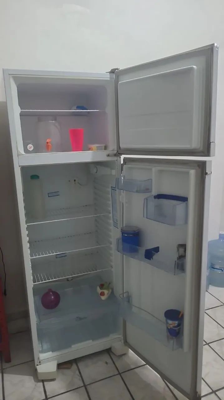 Vendo geladeira com defeito - Foto 2