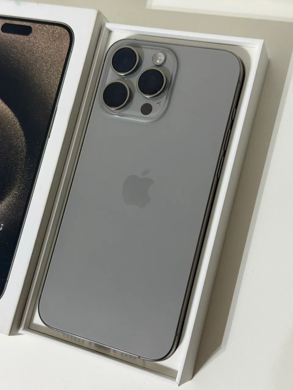 iPhone 15 Pro Max - 256 Gigas (Natural) - Celulares e Smartphones