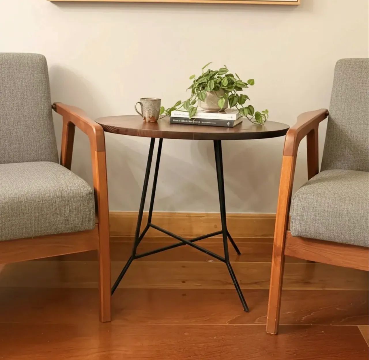 Mesa Lateral Madeira Com Pés De Ferro Estilo Industrial  - Foto 4