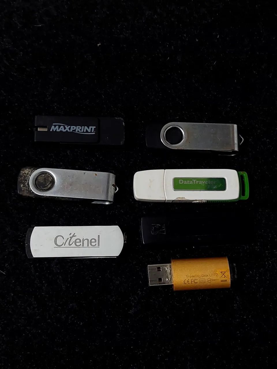 LOT OF USB FLASH DRIVES FROM 2 GB TO 16 GB