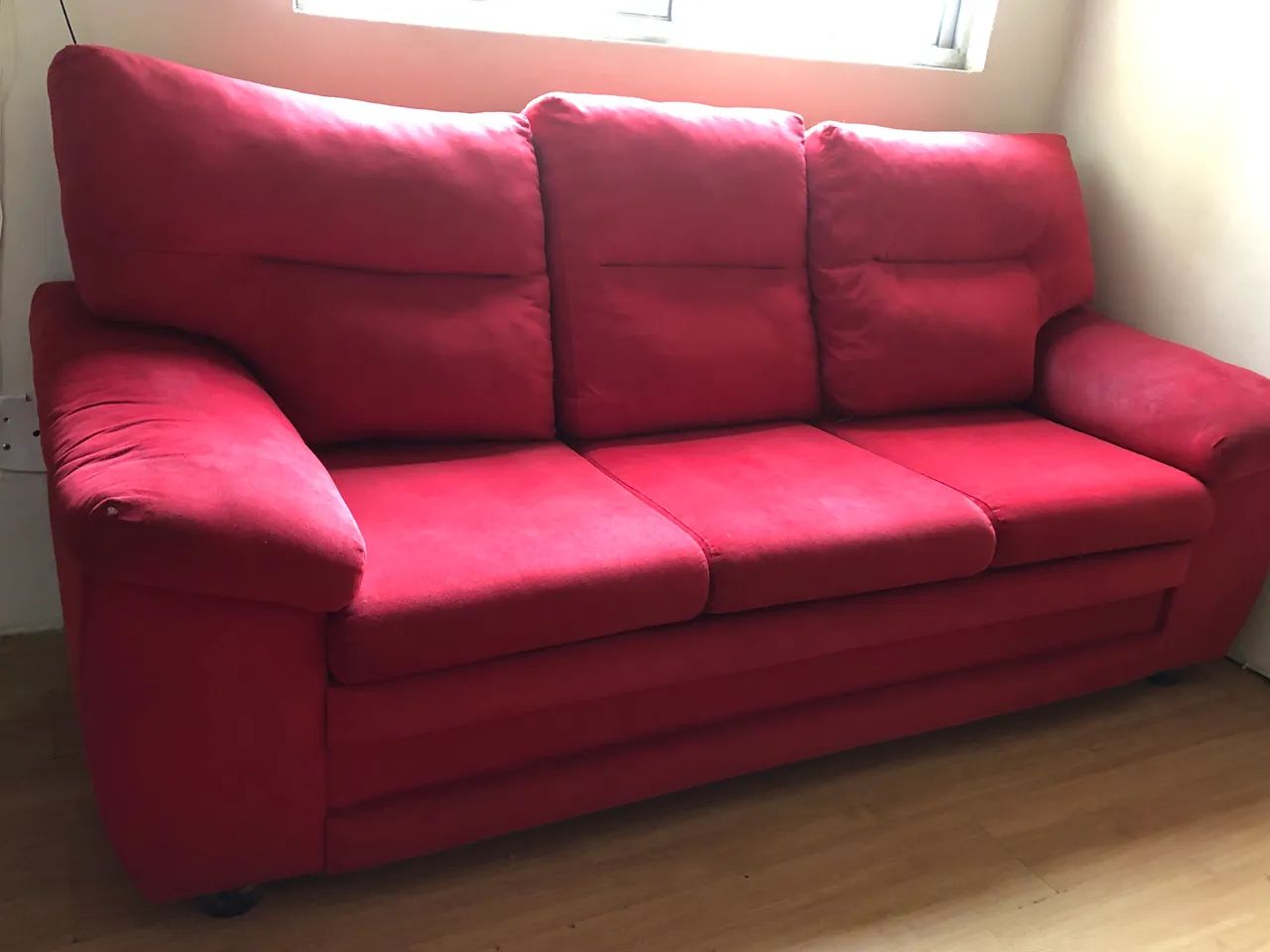 Sofá Vermelho com Almofadas - Foto 3