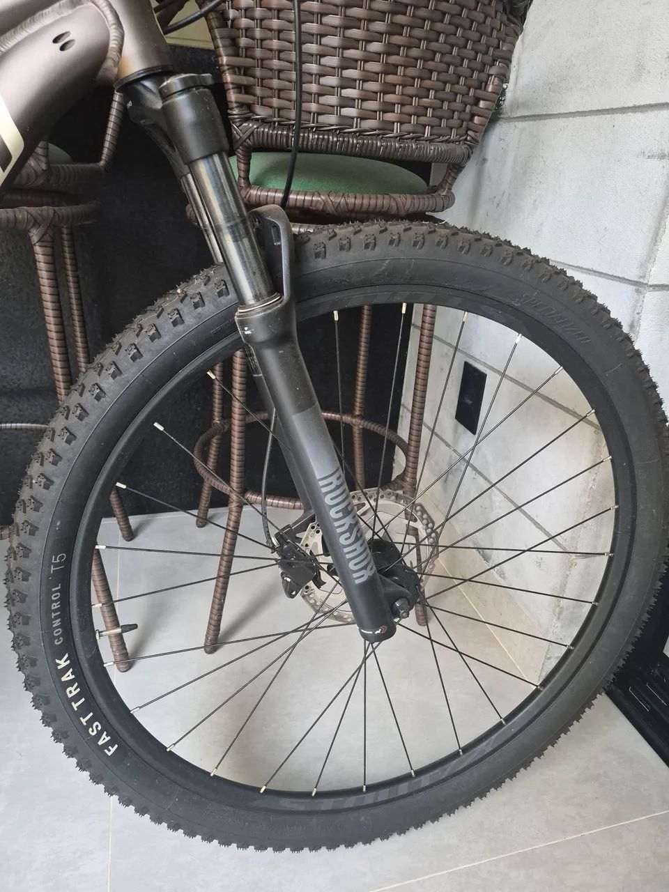 VENDO BICICLETA SPECIALIZED ROCKHOPPER 