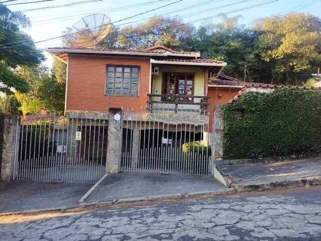 Casa com quatro quartos e suíte em Betim bairro Ingá