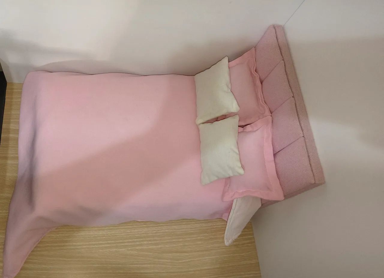 Cama em miniatura para boneca Barbie  - Foto 4