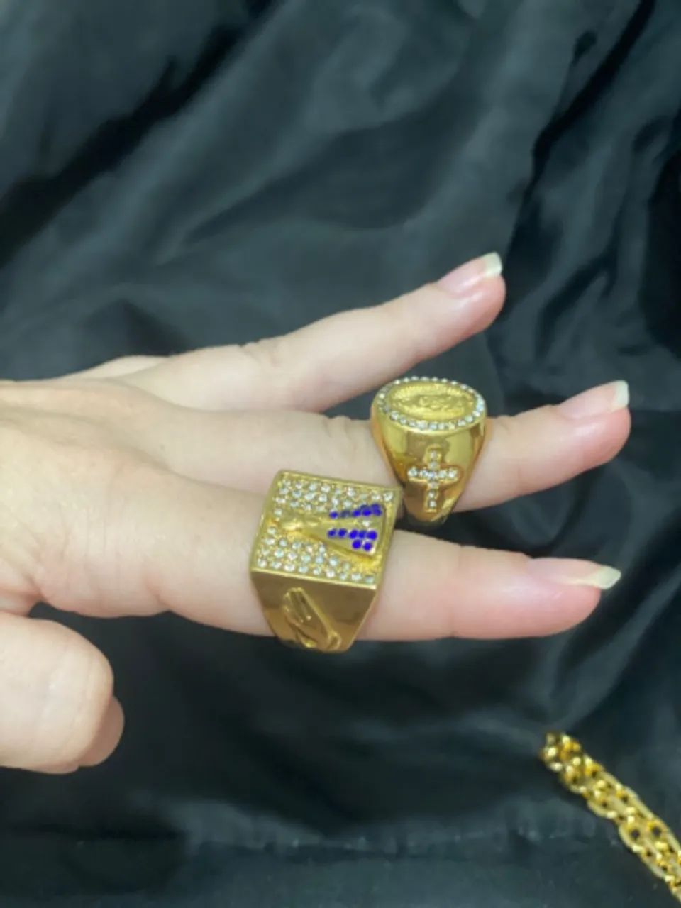 Corrente com pingente moeda antiga e duas dedeiras  - Foto 3