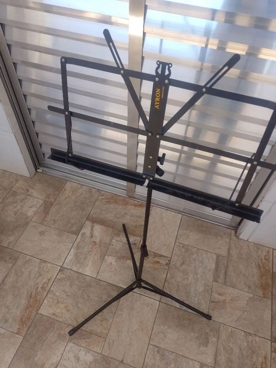 Pedestal Para partituras Ayron R$60,00 - Foto 2