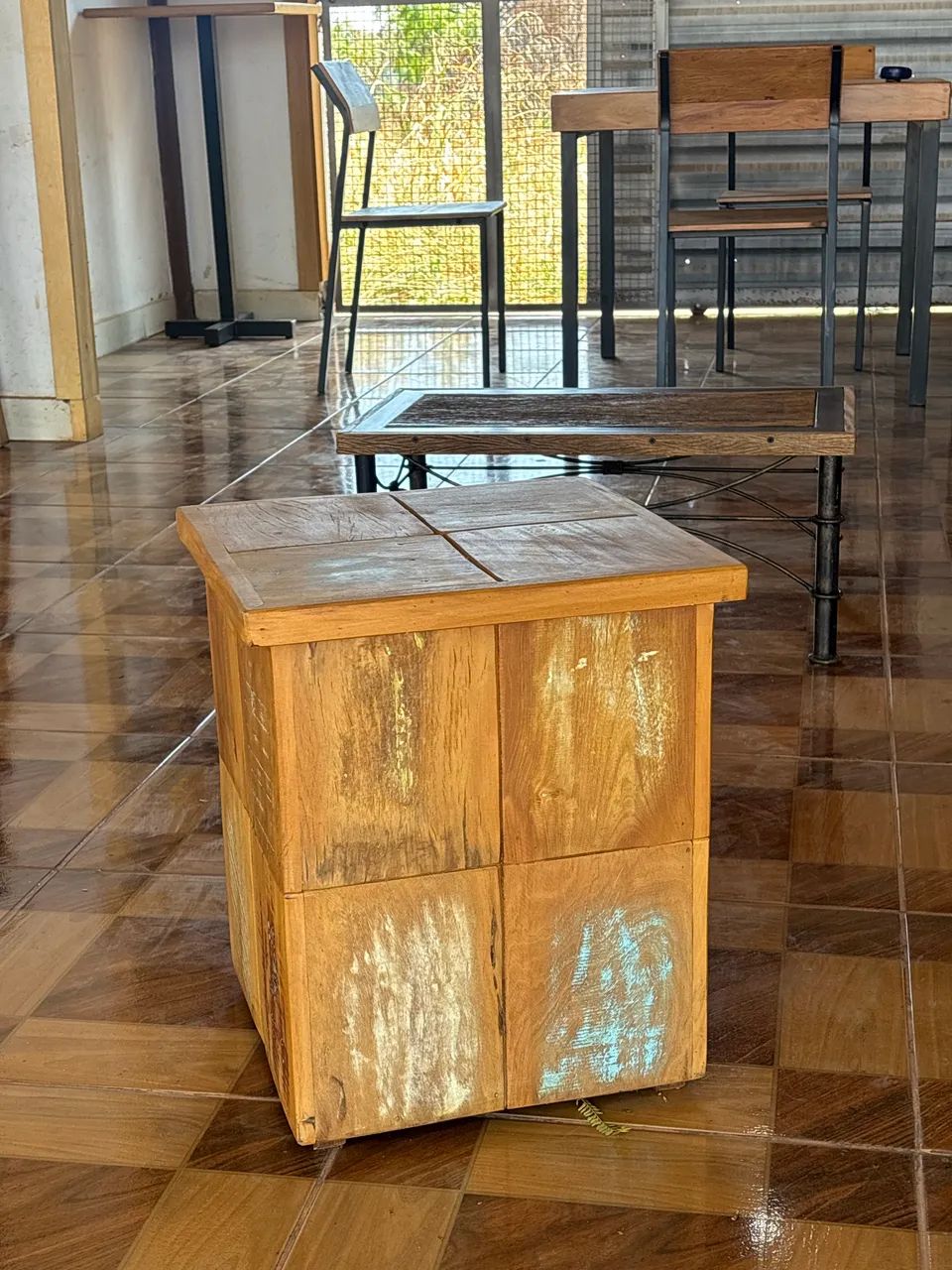 Banco quadrado em madeira Brasília DF - Foto 3