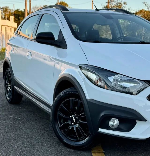 Chevrolet Onix Activ 1.4 8V Flex Mec. 4P 2019 - Foto 2
