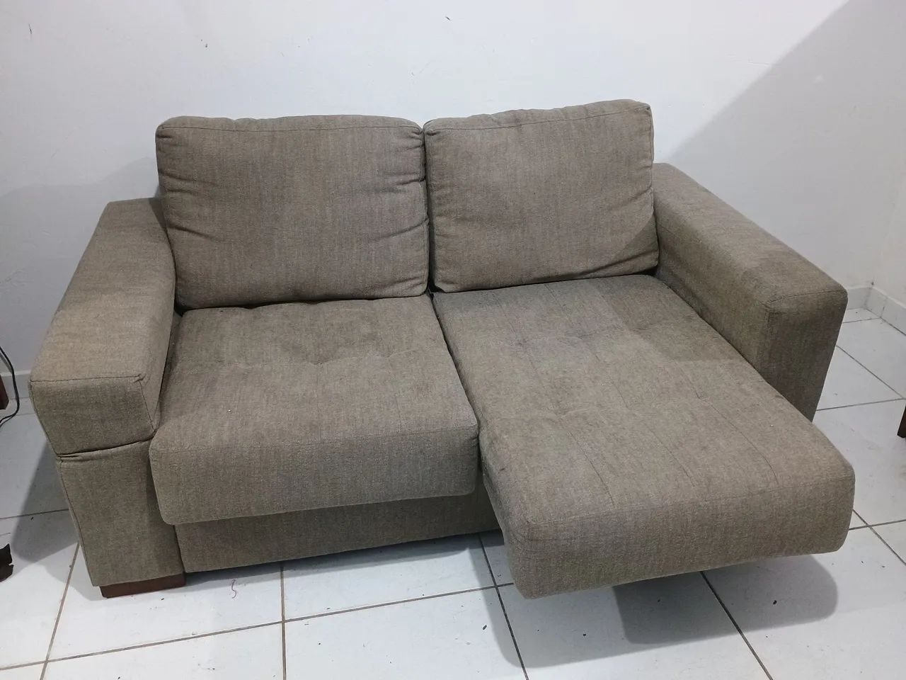 Sofá retrátil 2 vagas amplas de tecido - Foto 2