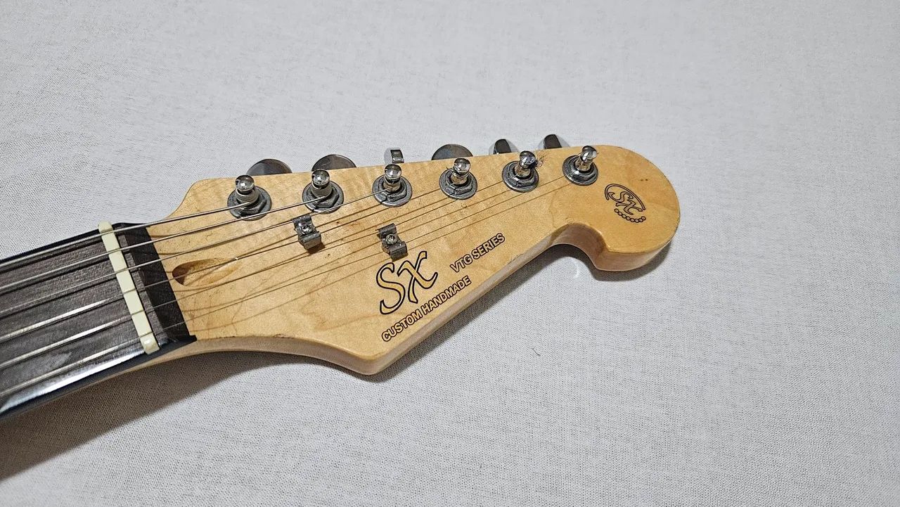 Stratocaster SX SST em perfeito estado - Foto 5