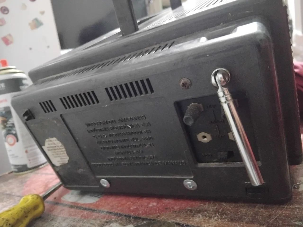 Tv colorida e radio am e FM funcionando 5 polegadas vai com receptor e controle - Foto 5