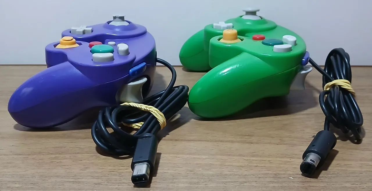 Par controle com fio gamecube e wii roxo e verde (sem teste) - Foto 5