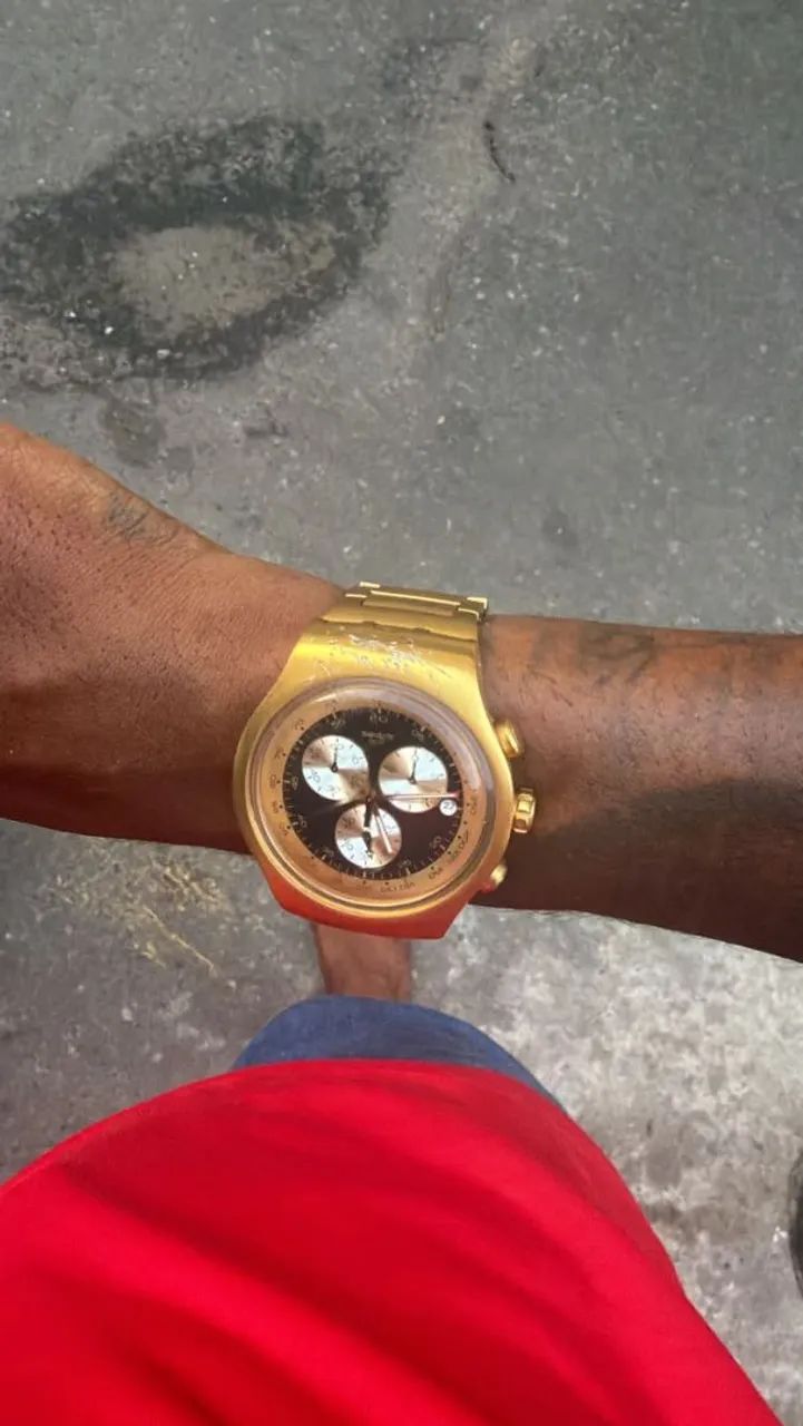 Swatch cara preta