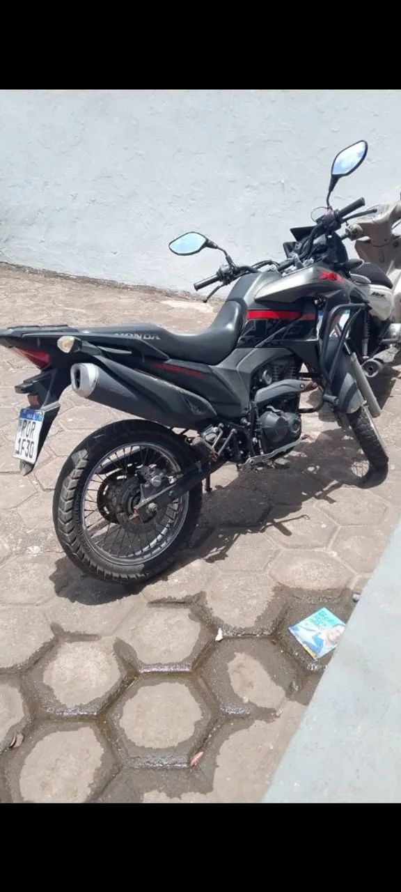 Vendo minha moto 