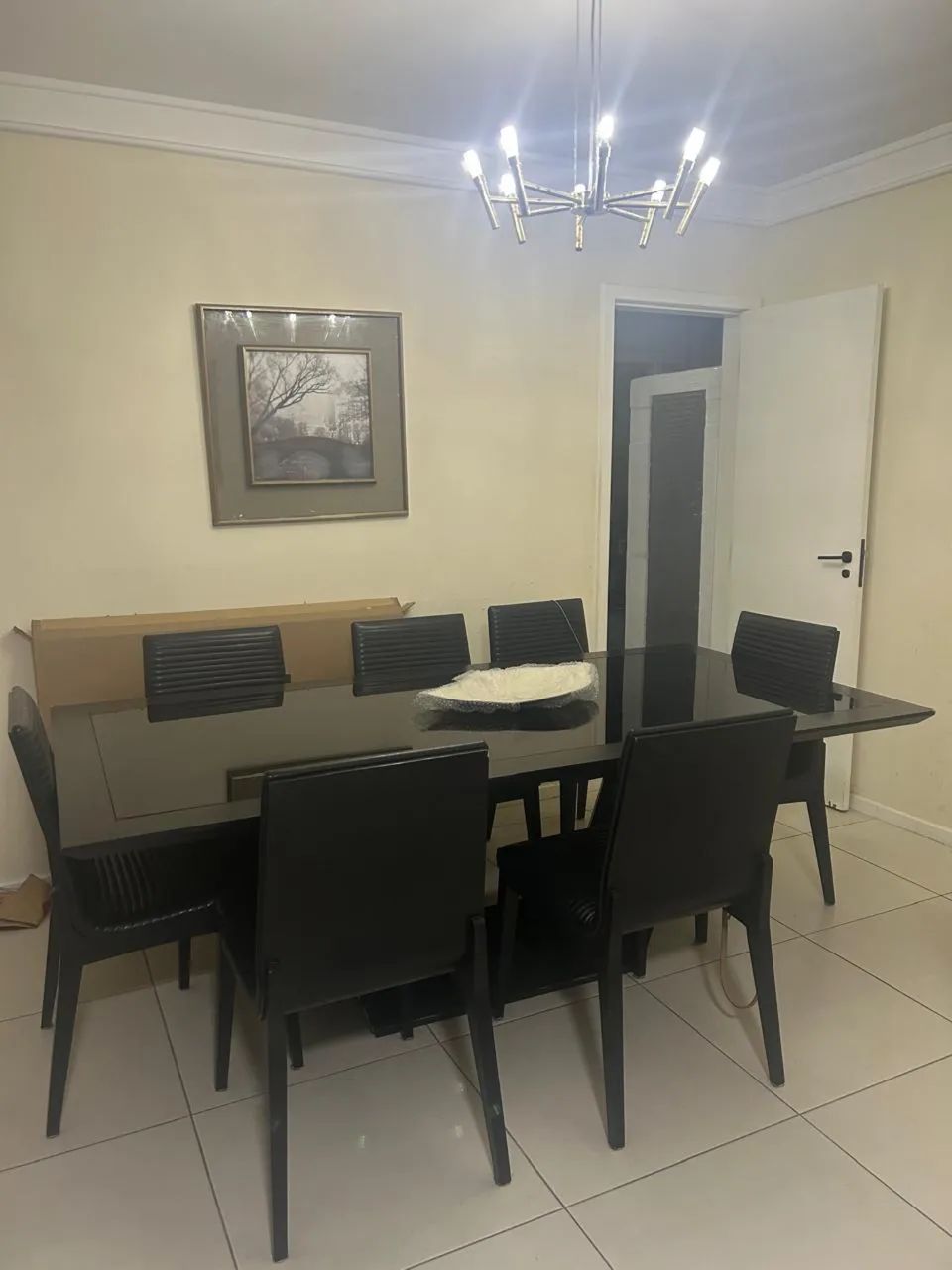 Mesa de jantar, rack e aparador 