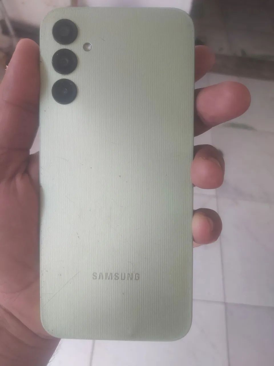 Vendo Celular A14 450 sem trinca com carregador  - Foto 3