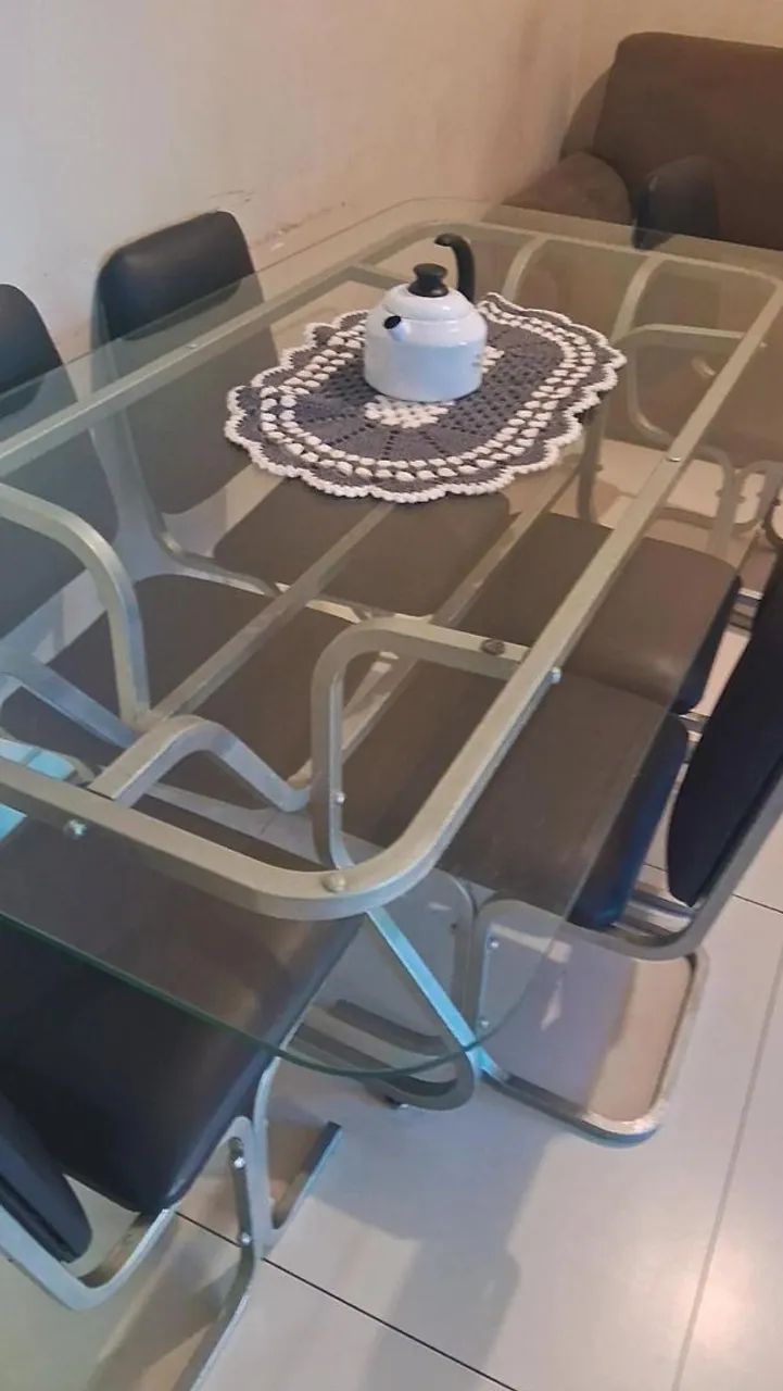 Mesa de Ferro com Vidro temperado e 6 cadeiras - Foto 4