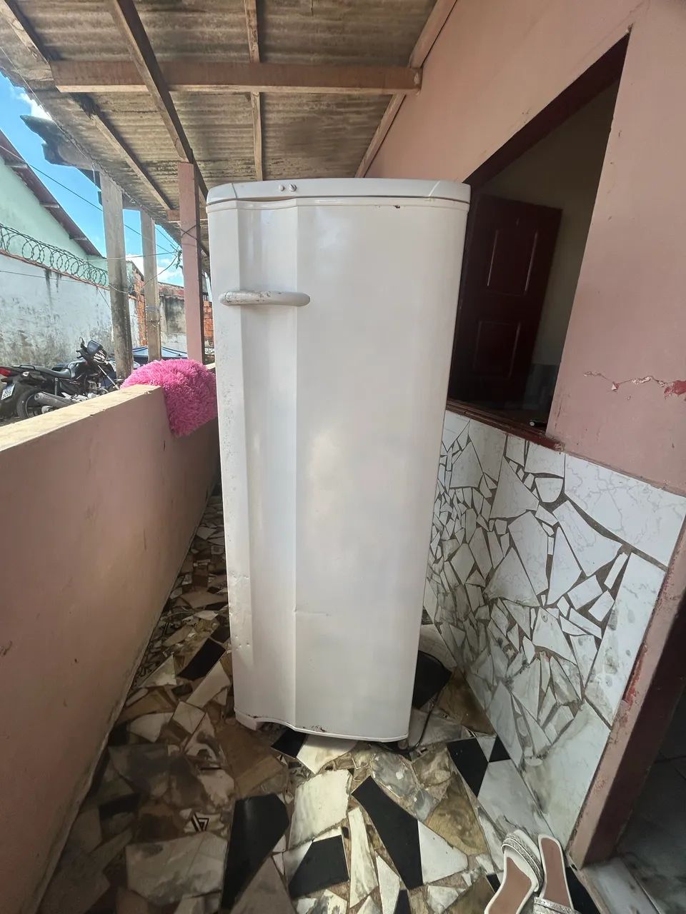 Geladeira funcionando bem gelando também  - Foto 5