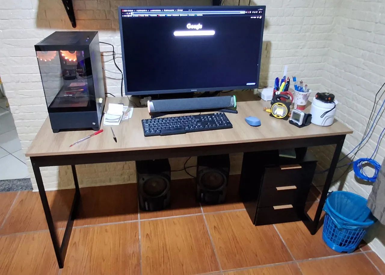 Vendo mesa nova, para computador e notebooks. - Foto 2