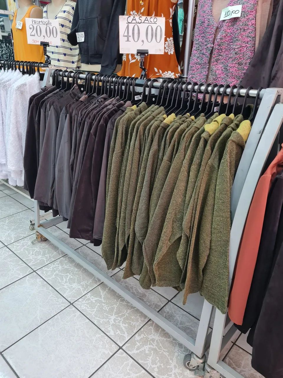 Arara móvel com rodas - Foto 3