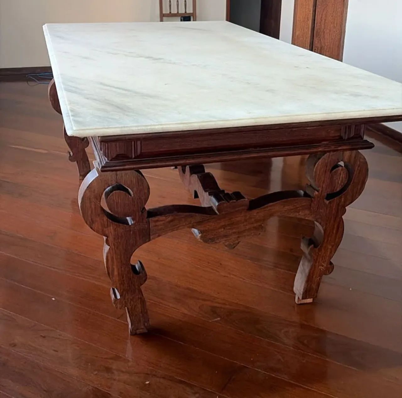 Mesa madeira maciça com tampo de mármore branco - Foto 5