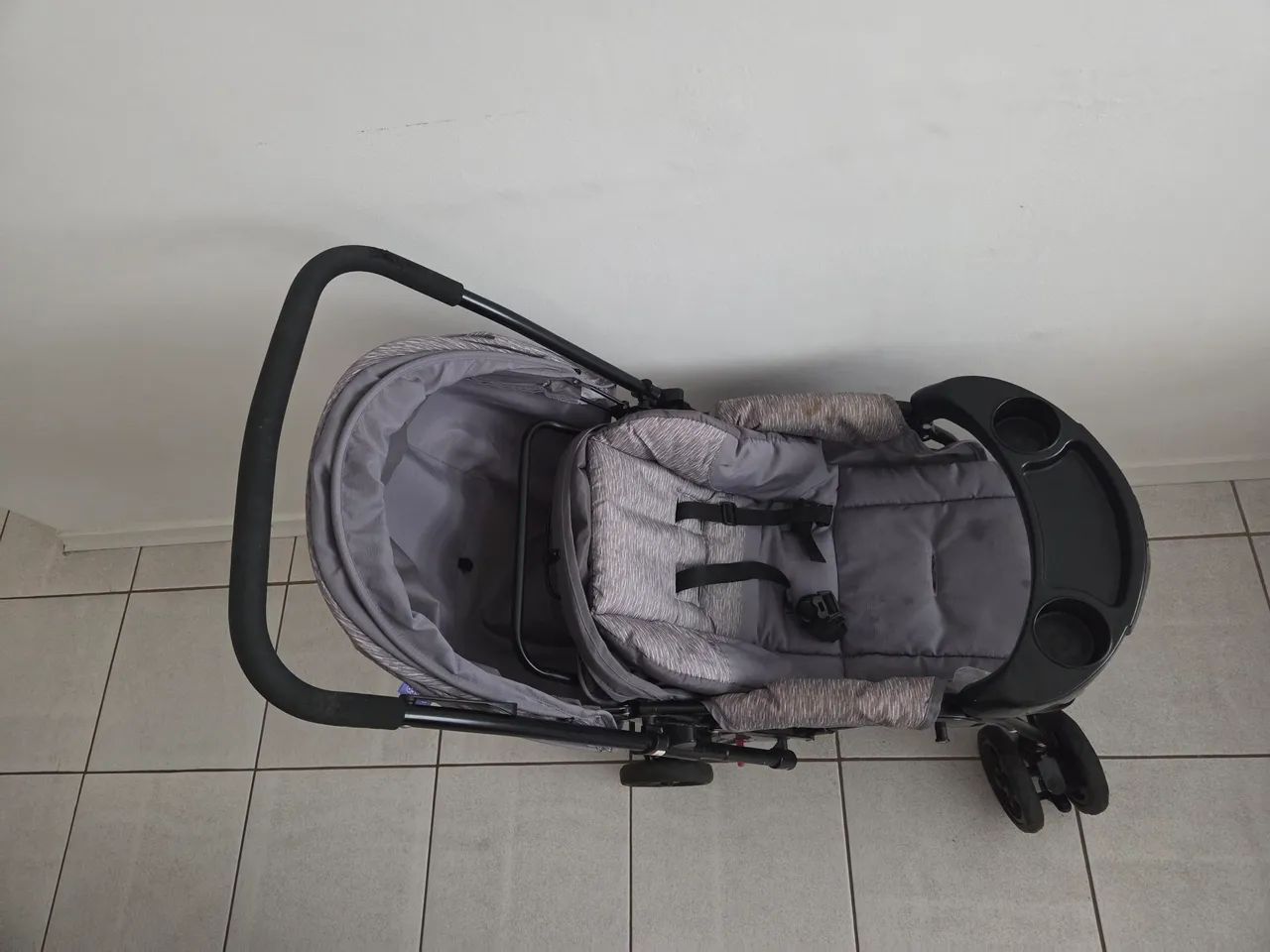 CARRINHO DE BEBÊ COM BEBÊ CONFORTO JUNTO