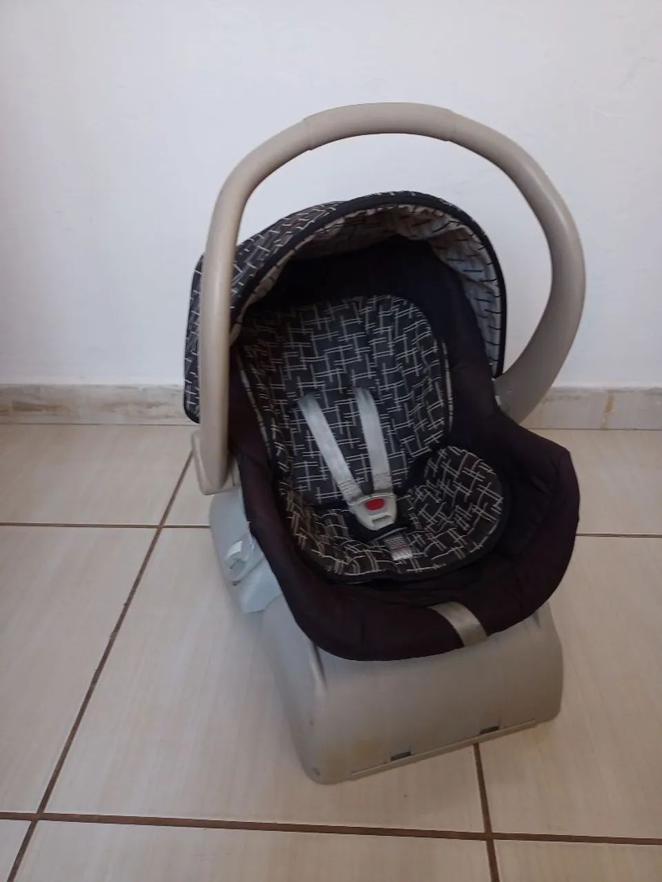 IMPERDIVEL - Bebê conforto com base - Foto 2