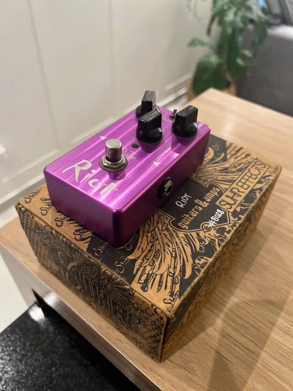 Pedal Suhr Riot Distortion | Na Caixa - Instrumentos musicais - Do