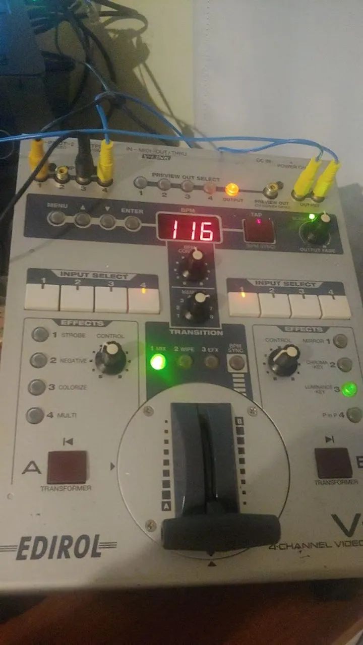 Edirol by Roland V-4 (mixer de vídeo 4 canais) - Periféricos e