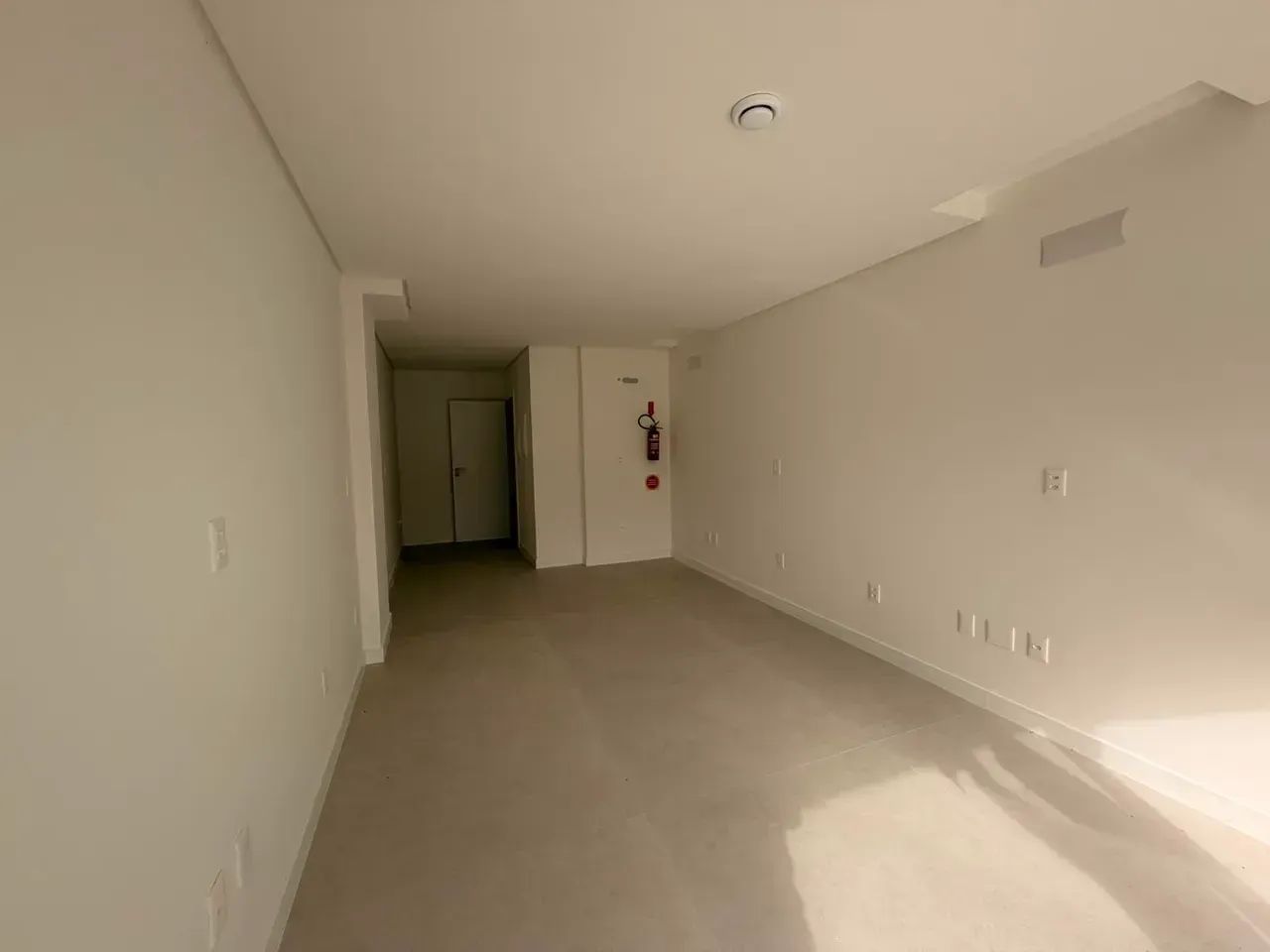 Alugo Sala Comercial Nova  -  Jurerê - Florianópolis - SC - Foto 5