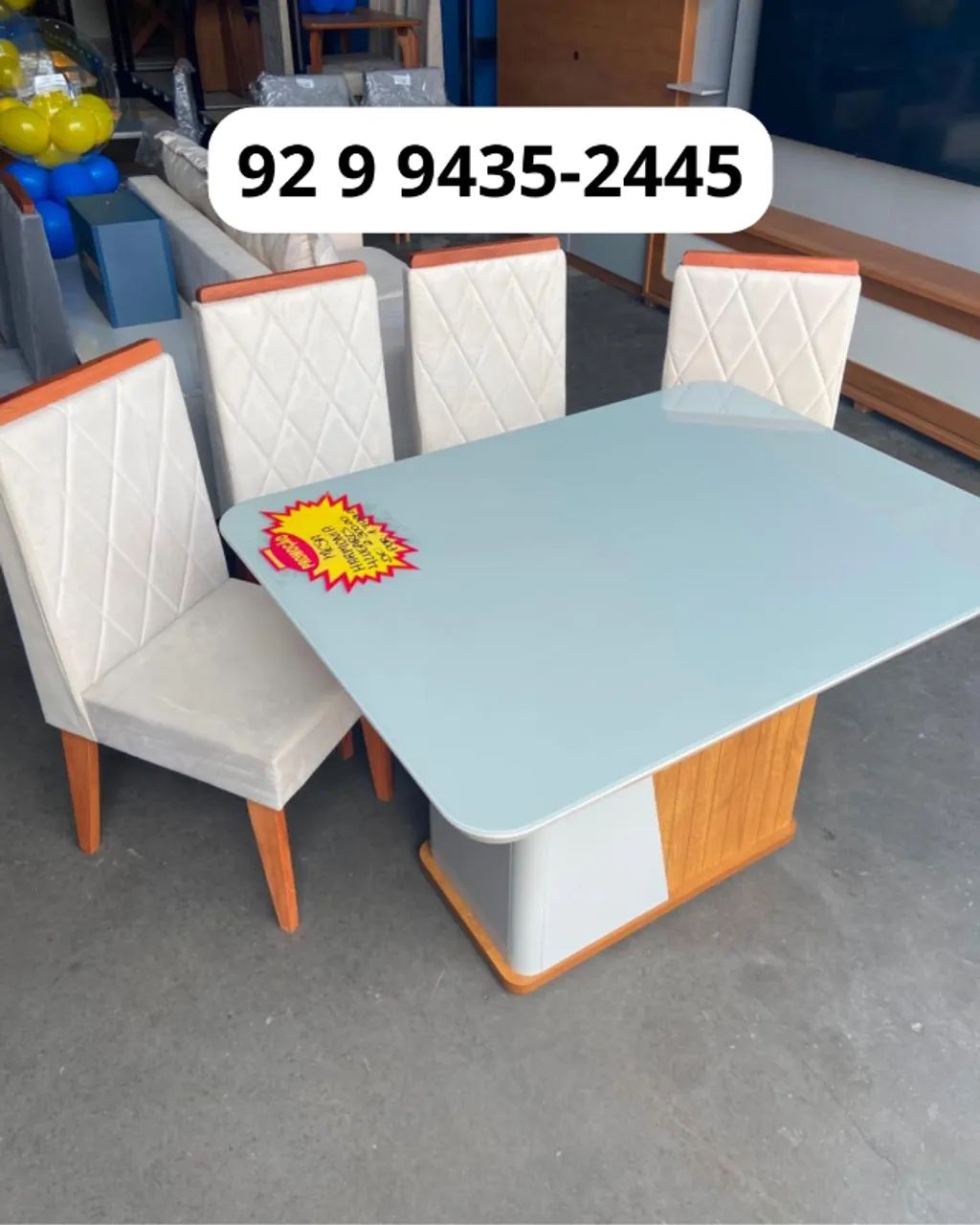 Mesa de Jantar 4 Lugares com Cadeiras Estofadas - R$ 1.799