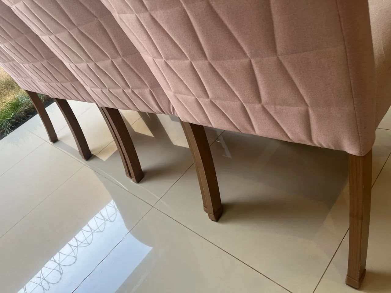 Conjunto mesa com tampo de vidro e 4 cadeiras - Foto 5
