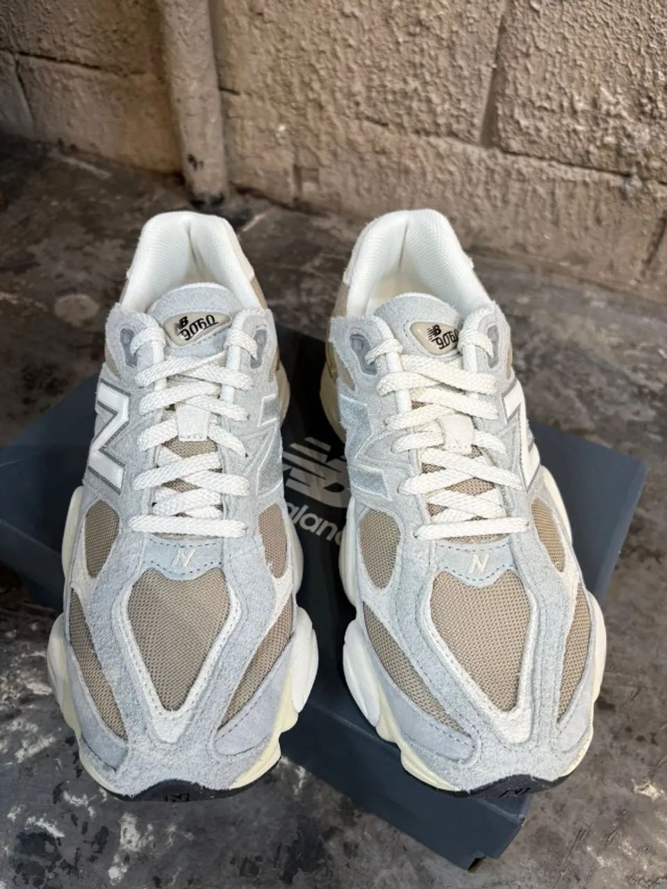 Tênis New Balance 9060 Unissex Verde Acinzentado - NOVO NA CAIXA Tênis New Balance 9060 Unissex Verde Acinzentado - NOVO NA CAIXA