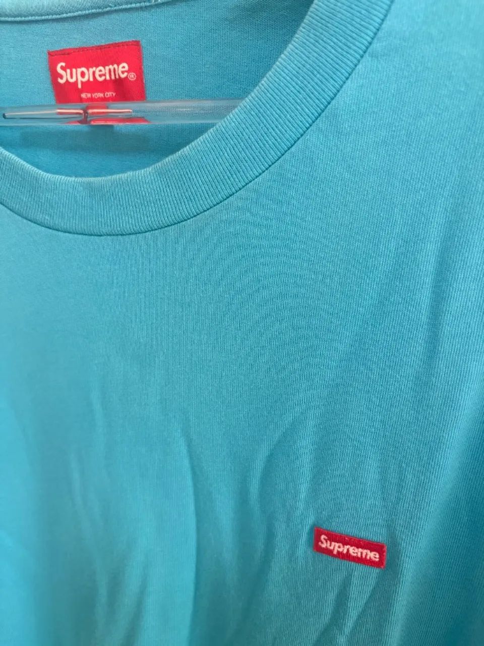 Camiseta Supreme Small Logo Azul Original - Foto 4