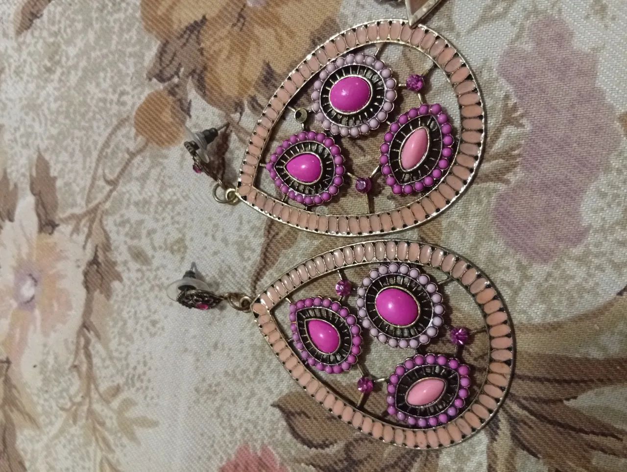 Lote 2 Pares de Brincos Grandes: Estilo Boho Chic e Geométrico Moderno - Foto 2