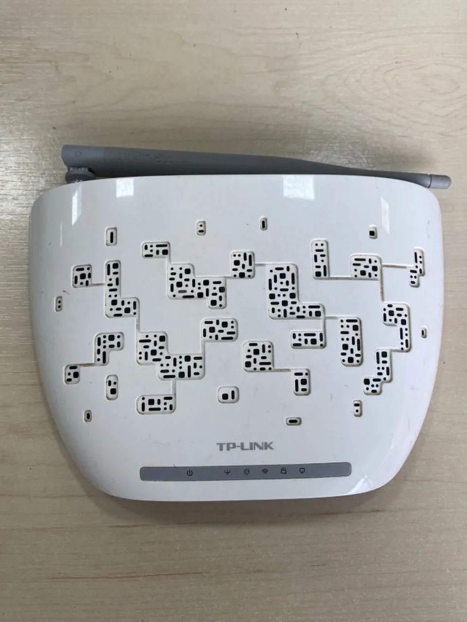TP-LINK Modelo: TD-W8151N 