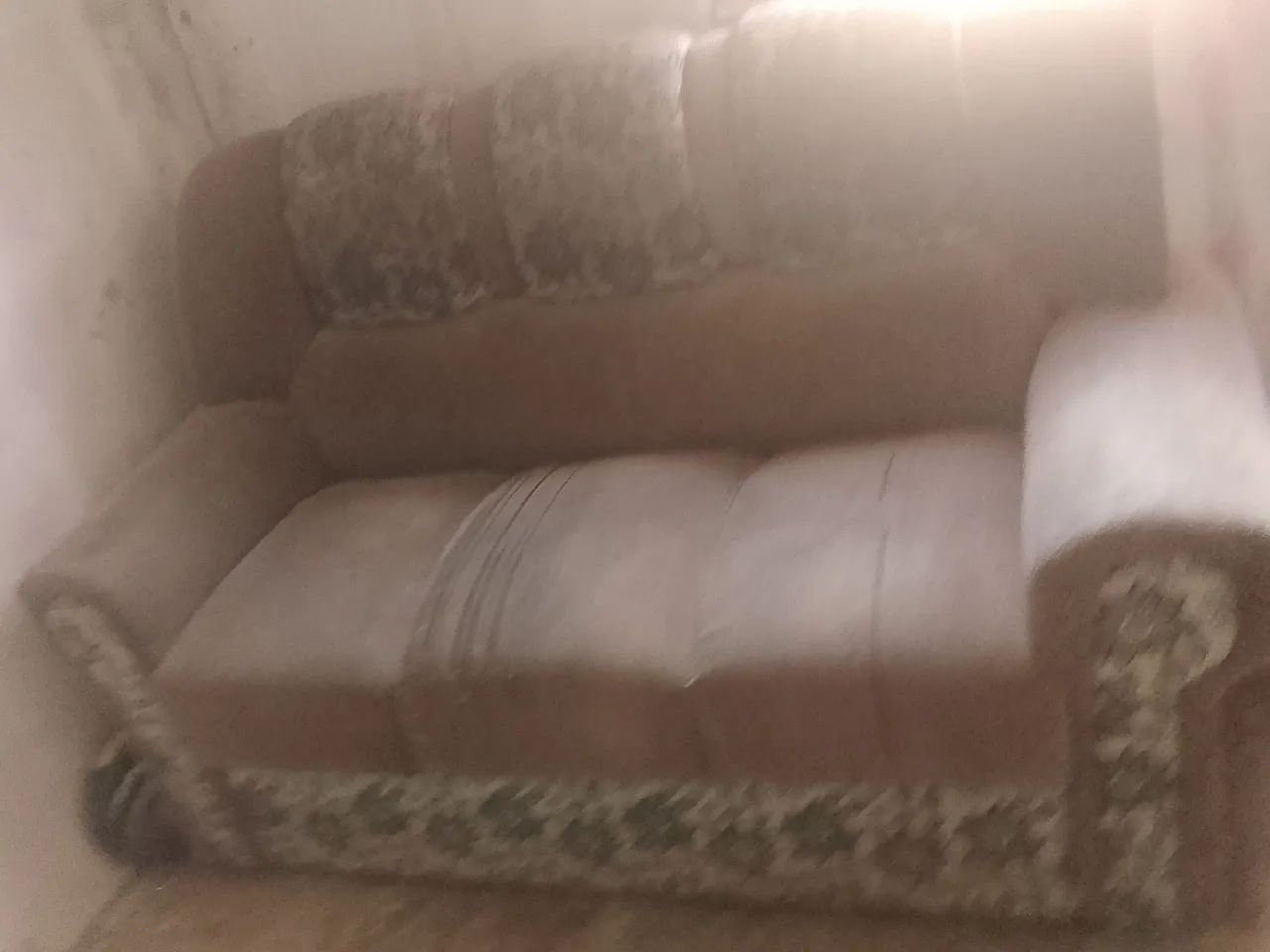 Vendo sofá ótimo estado só precisa lavar por que está guardado 