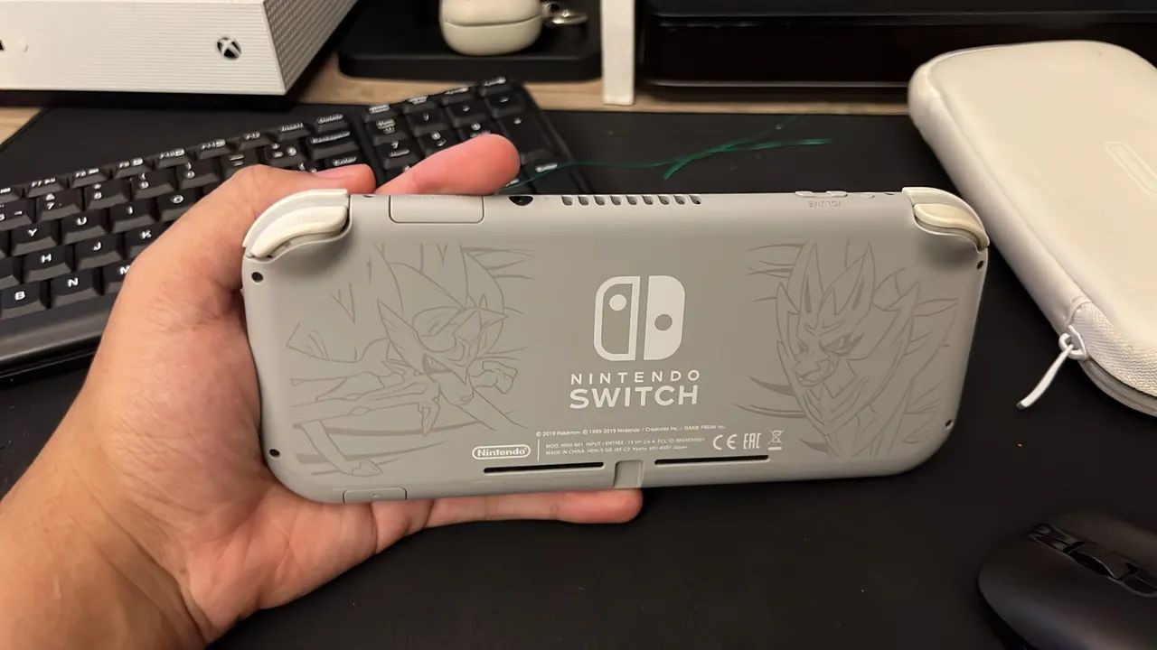 Nintendo Switch Lite edição sword and shield