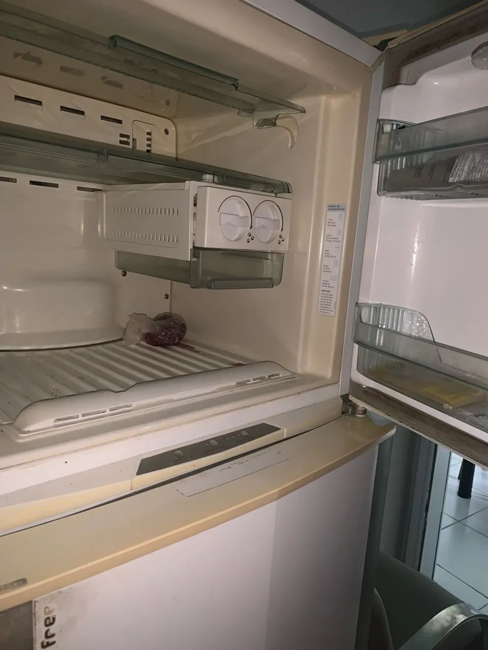 Vende-se geladeira super conservada  - Foto 2