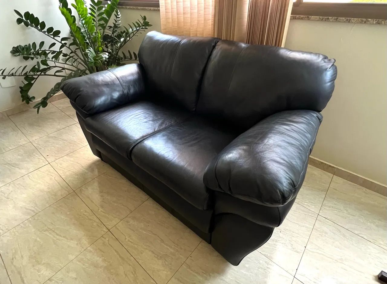 Conjunto de Sofás de Couro Preto - 2 e 3 Lugares - Foto 2