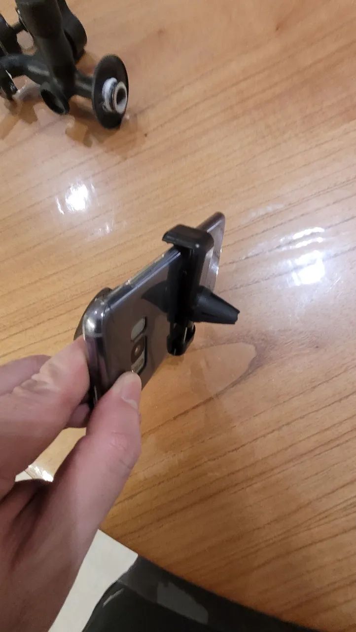 Suporte veicular de celular