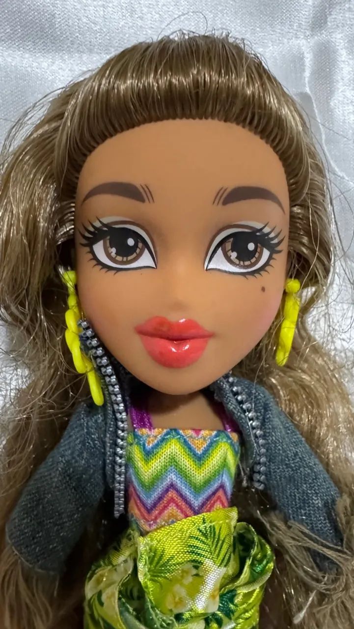 Boneca Bratz Yasmin Study Abroad - Foto 3